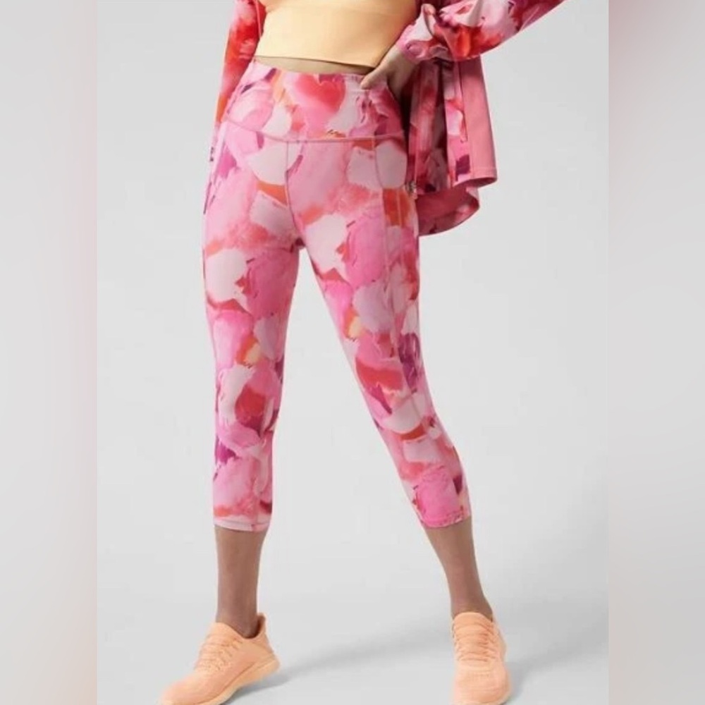 Athleta NWT Women's Ultimate Stash II Capri Size Small/Painted Energy Coral
